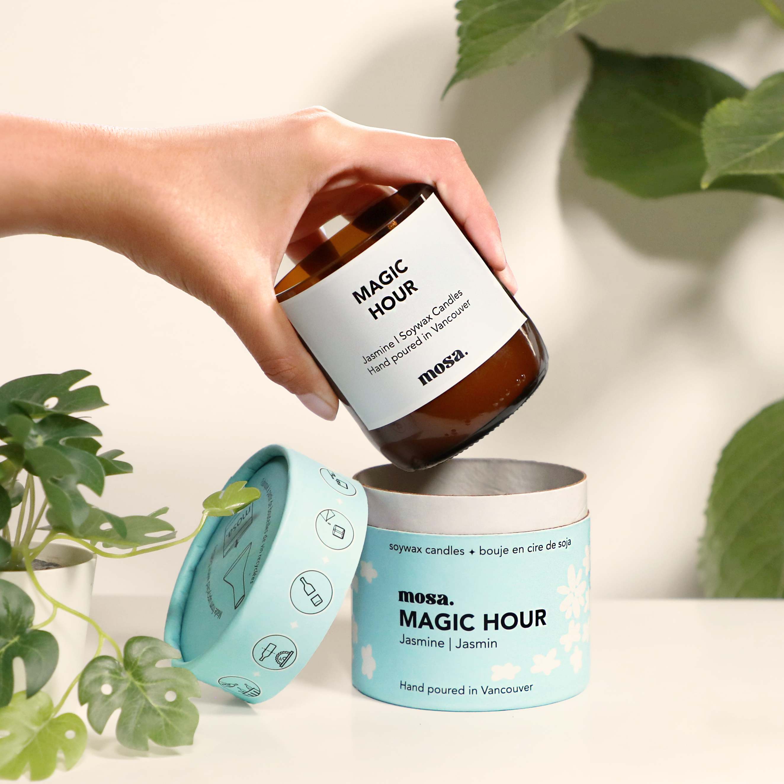 Mosa - Magic Hour (Jasmine Essential Oil Eco-friendly Scented Soy Candle) - Candle going inside the box