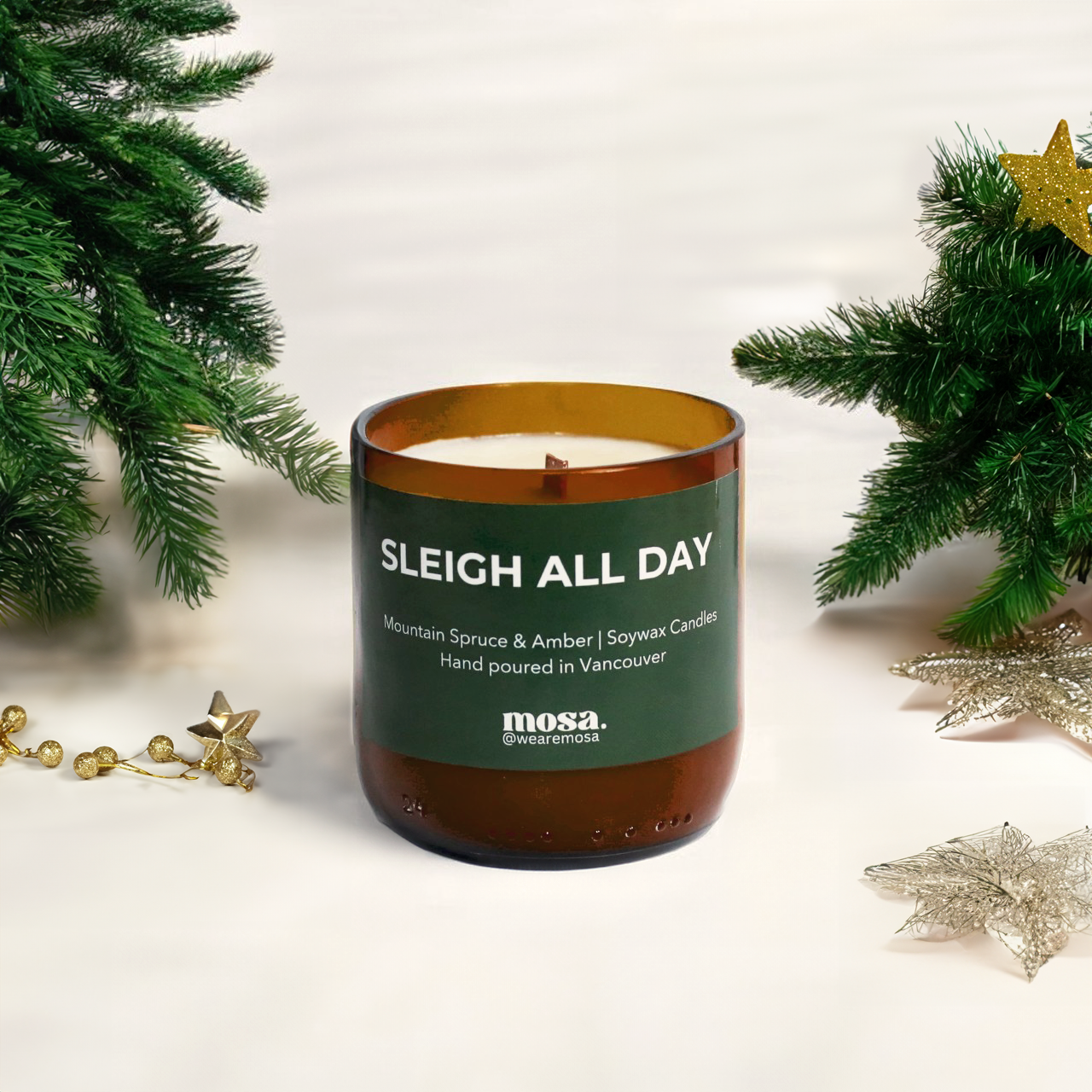 Sustainable gifts made with recyclable glassware, mountain spruce and amber Christmas candle