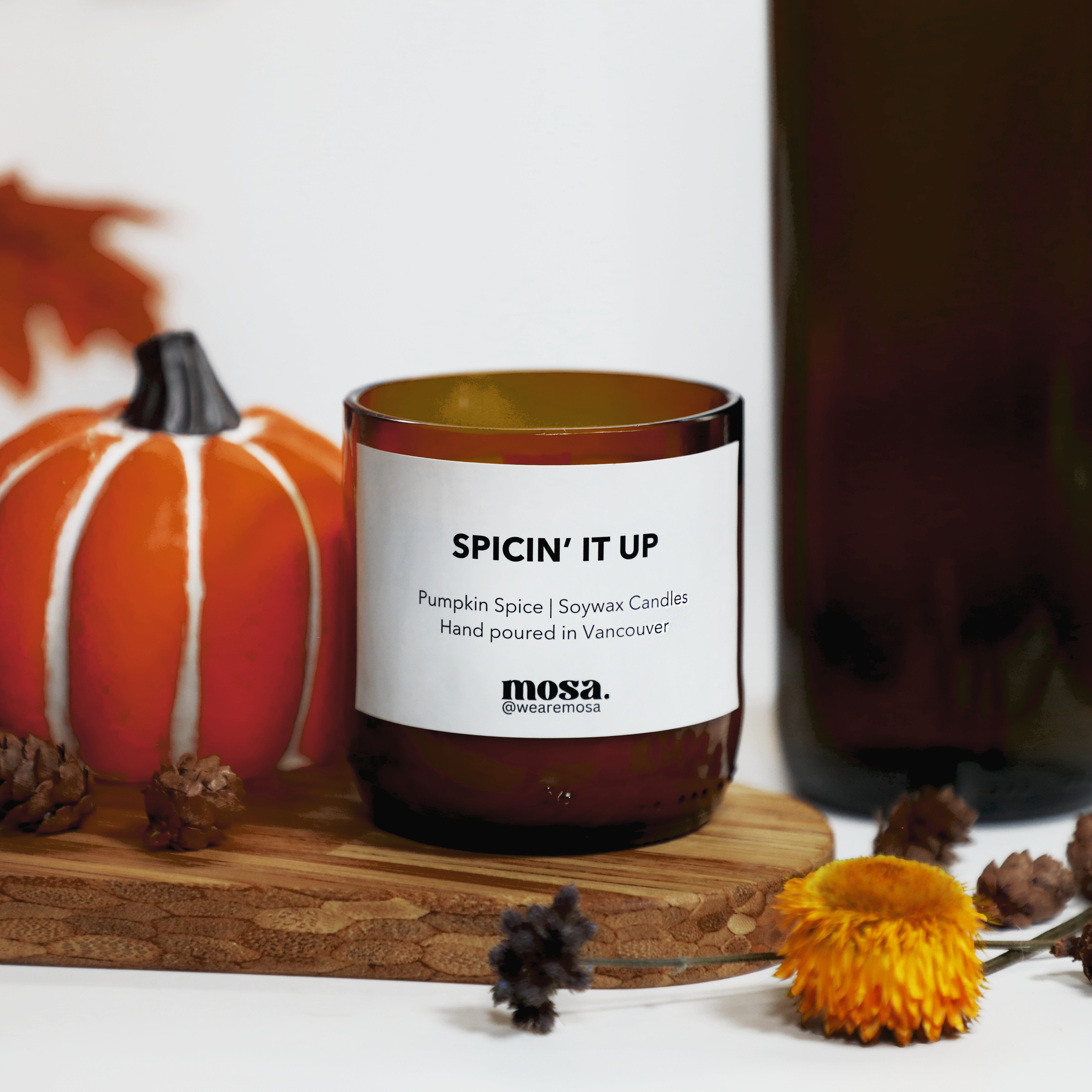 Mosa - Spicin' It Up (Pumpkin Spice Eco-friendly Scented Soy Candle) - Candle going inside the box